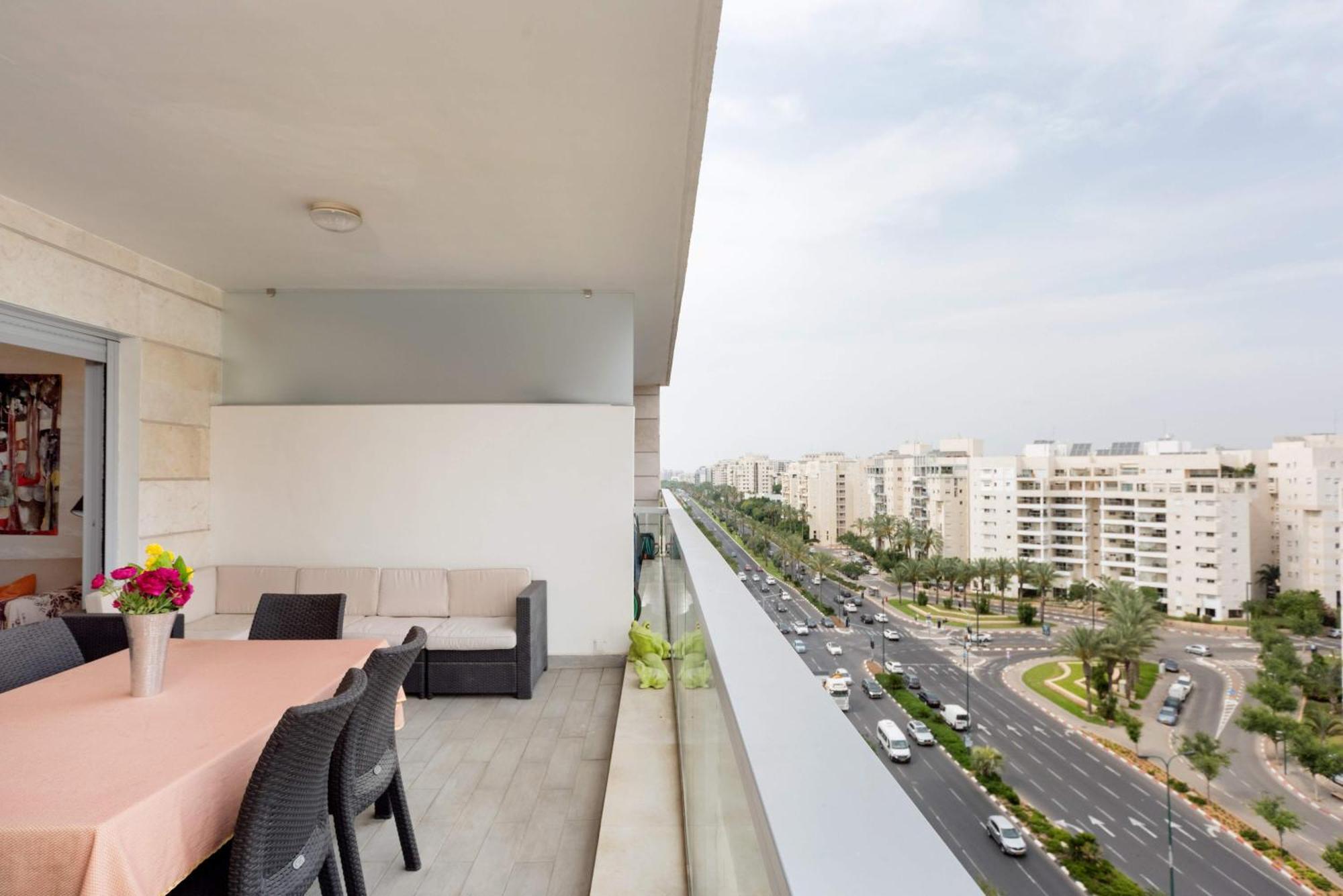 Apartamento Urban Gem With Outdoor Lounge By Sea N' Rent Tel Aviv Exterior foto